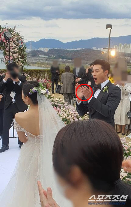 Nhẫn cưới của Hyun Bin lần đầu lộ diện r&otilde; như ban ng&agrave;y sau 4 năm kết h&ocirc;n- Ảnh 5.