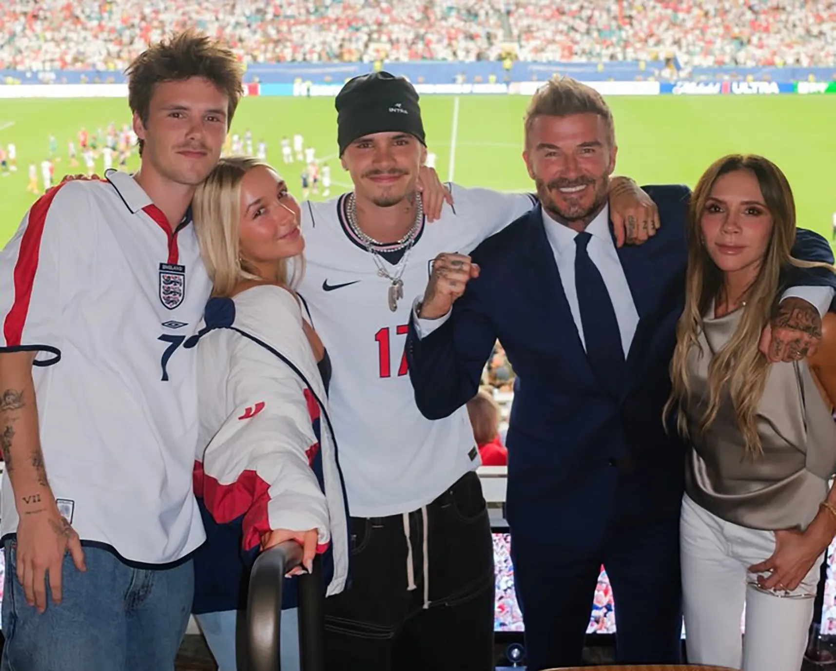 Chuyện ít biết về cuộc chiến gia tộc Beckham: Mẹ chồng - nàng dâu trở mặt chỉ vì một nút like?- Ảnh 5.