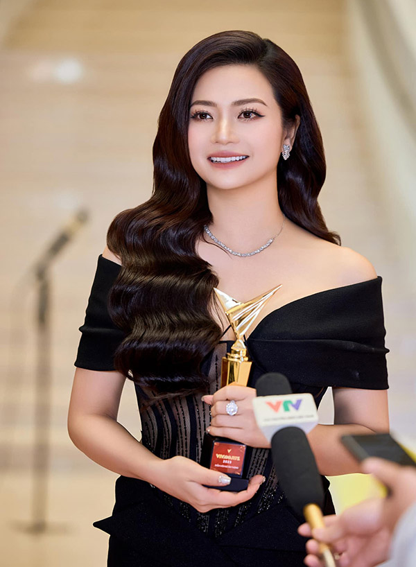 Mỹ nh&acirc;n từ chối bom tấn gi&uacute;p Phương Oanh đổi đời: Nhan sắc giống hệt Triệu Vy, U50 vẫn đẹp như g&aacute;i đ&ocirc;i mươi- Ảnh 5.