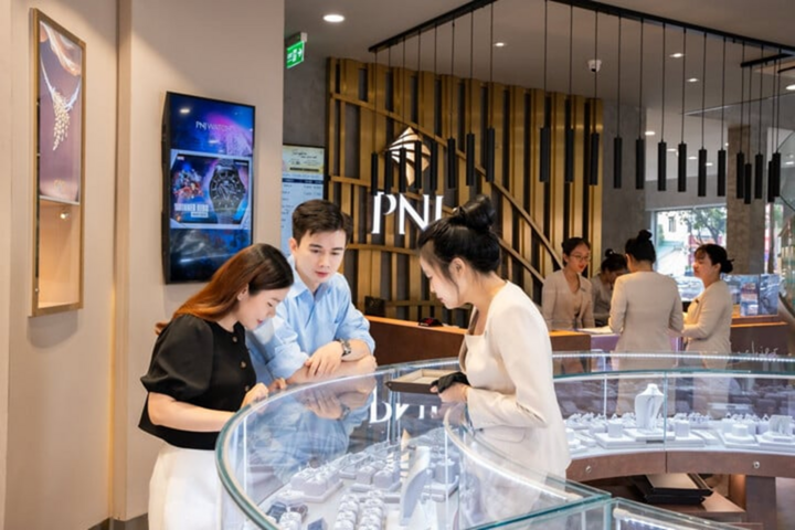 Th&aacute;ng 7 s&oacute;ng gi&oacute; của PNJ: Hơn 16.400 tỷ đồng vốn h&oacute;a đ&atilde; bốc hơi- Ảnh 1.