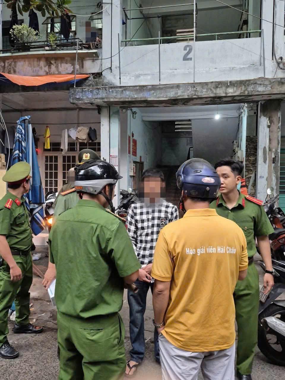 Gần 150 c&aacute;n bộ, chiến sĩ đồng loạt ra qu&acirc;n kiểm tra 9 block chung cư l&uacute;c 5 giờ s&aacute;ng- Ảnh 2.