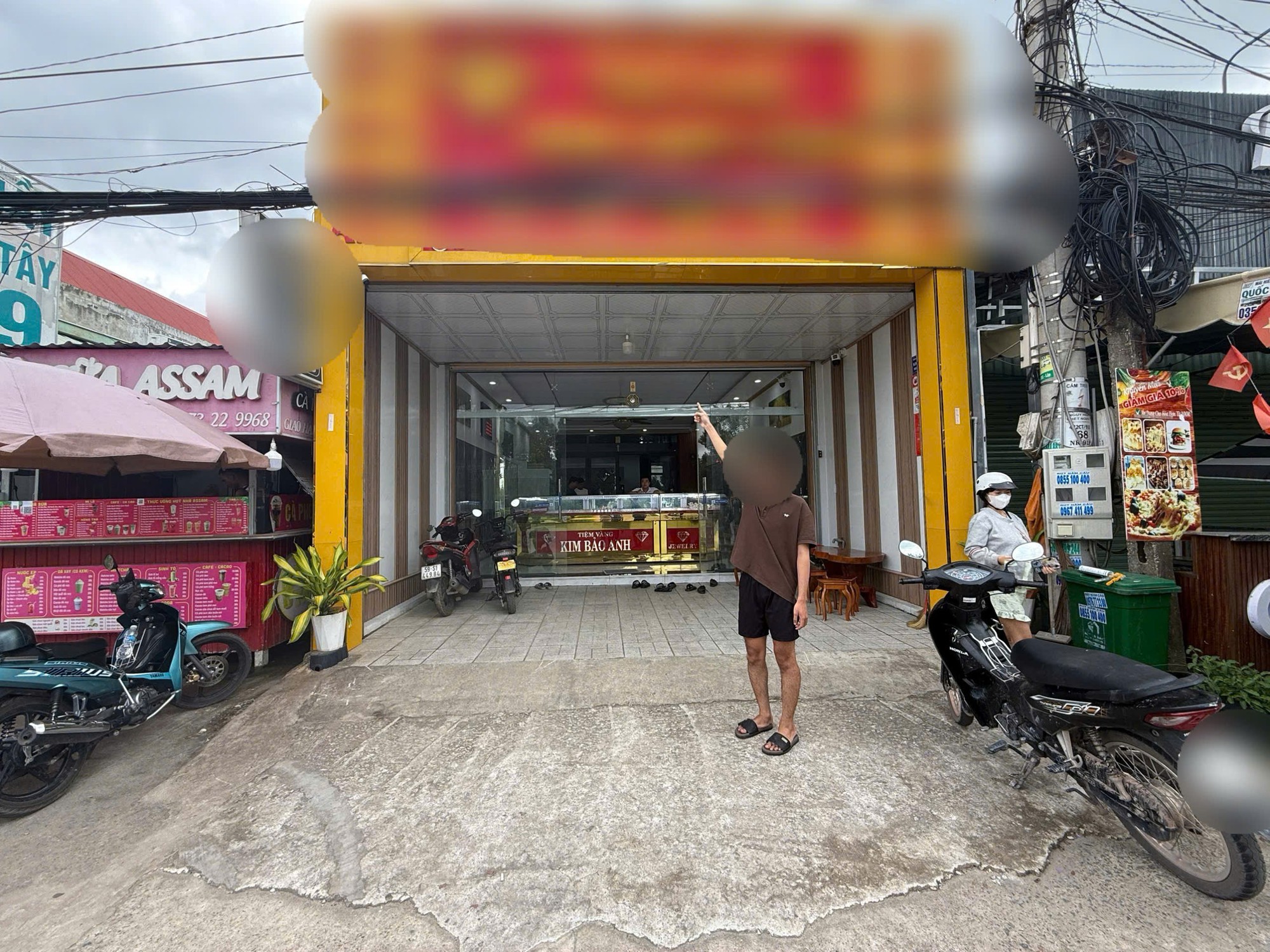 Bắt khẩn cấp nam sinh viên đại học SN 2007 cướp giật tiệm vàng- Ảnh 1.