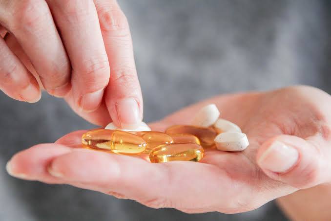 Vitamin D + Omega-3: Combo được lòng dân văn phòng nhưng không phải ai cũng hợp - Ảnh 2.