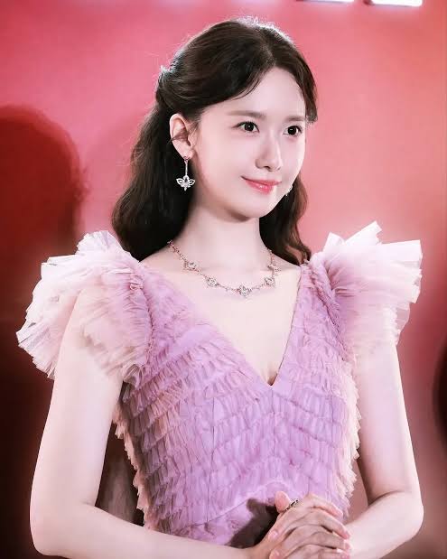 C&acirc;u hỏi 20 năm vẫn g&acirc;y tranh c&atilde;i - 2 nữ thần showbiz ai đẹp hơn?- Ảnh 3.
