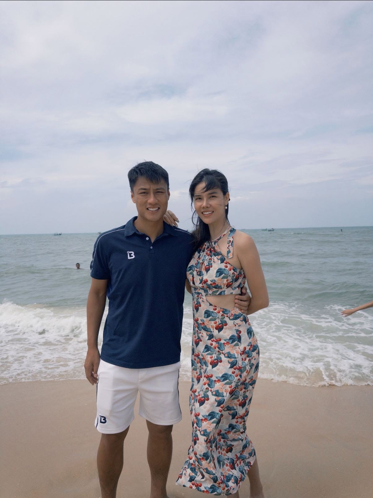 Mỹ nhân miền Tây cao 1m78 lấy chồng là cầu thủ, 10 năm hôn nhân hạnh phúc, liên tục được chồng tặng từ biệt thự đến xe sang - Ảnh 2.