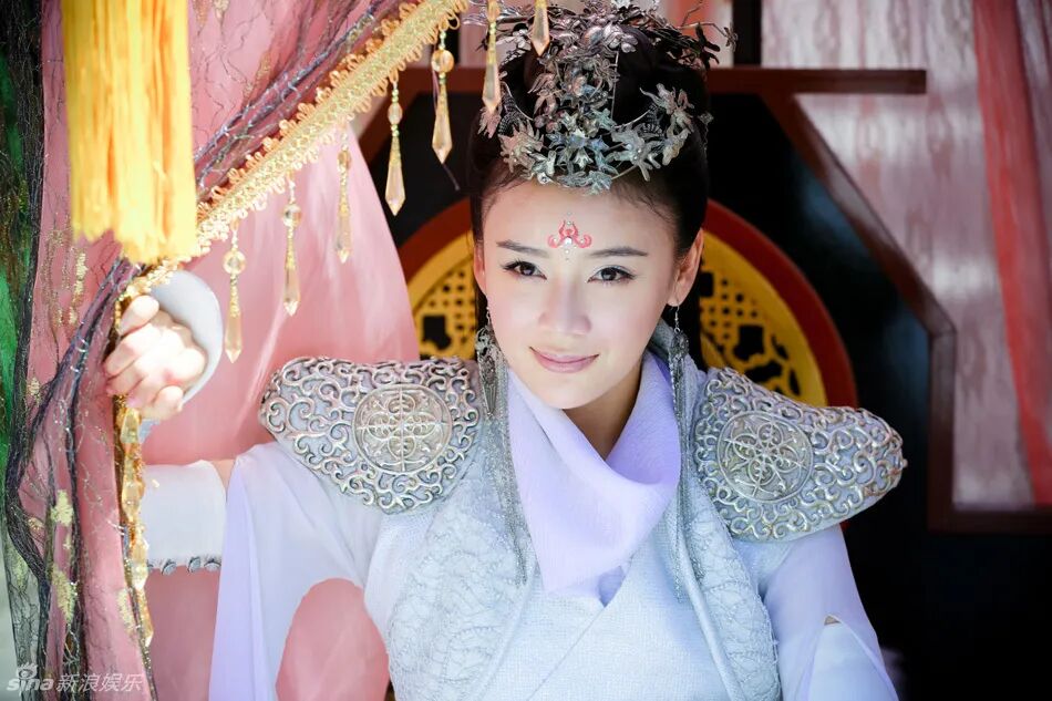 Loạt nữ chính lép vế trước nữ phụ: Địch Lệ Nhiệt Ba lấn át đàn chị nhưng lại thua Triệu Lộ Tư- Ảnh 9.