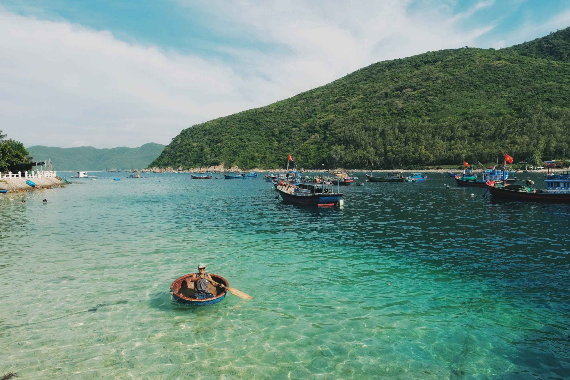 Địa điểm được truyền tai nhau l&agrave; nơi c&oacute; nước biển trong nhất Việt Nam, đến nay vẫn chưa từng c&oacute; kh&aacute;ch sạn n&agrave;o - Ảnh 3.
