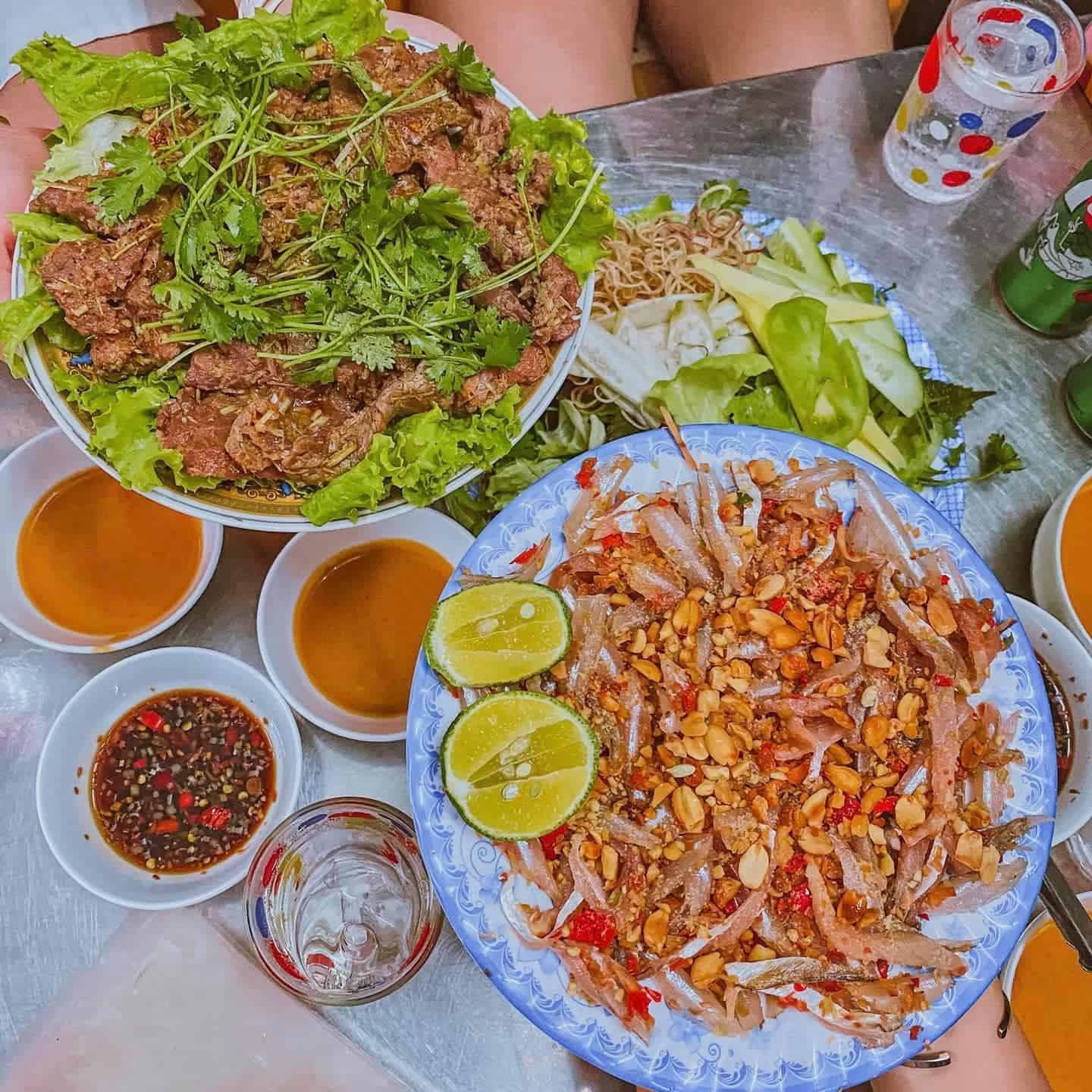 Địa điểm được truyền tai nhau l&agrave; nơi c&oacute; nước biển trong nhất Việt Nam, đến nay vẫn chưa từng c&oacute; kh&aacute;ch sạn n&agrave;o - Ảnh 9.