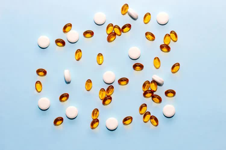 Vitamin D + Omega-3: Combo được lòng dân văn phòng nhưng không phải ai cũng hợp - Ảnh 1.