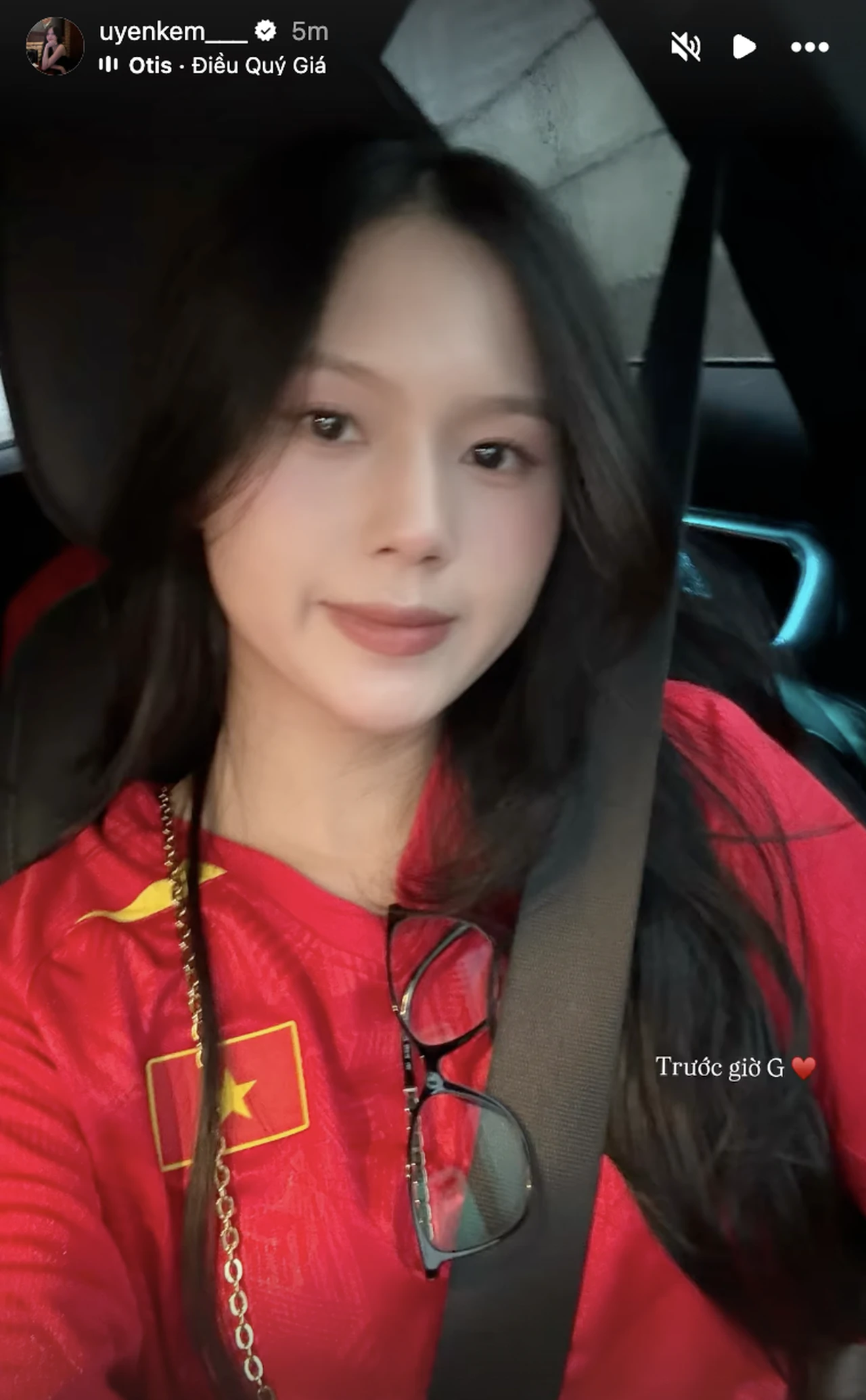 Đ&aacute;ng y&ecirc;u hết sức: Th&agrave;nh Chung căng mắt t&igrave;m rồi thả tim cực ngọt cho b&agrave; x&atilde; hotgirl Tuy&ecirc;n Quang tr&ecirc;n kh&aacute;n đ&agrave;i sau chiến thắng của ĐT Việt Nam- Ảnh 4.