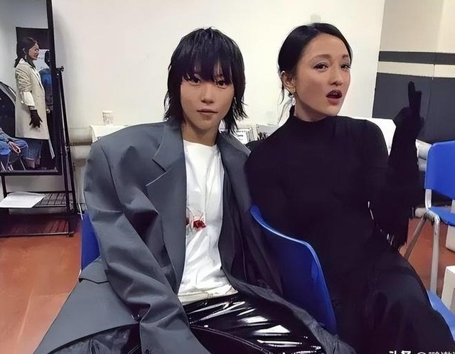 "Bắt gọn" chị đẹp 9X và con của Diva hàng đầu showbiz thân thiết giữa phố, mối quan hệ 3 năm ai cũng tò mò- Ảnh 6.