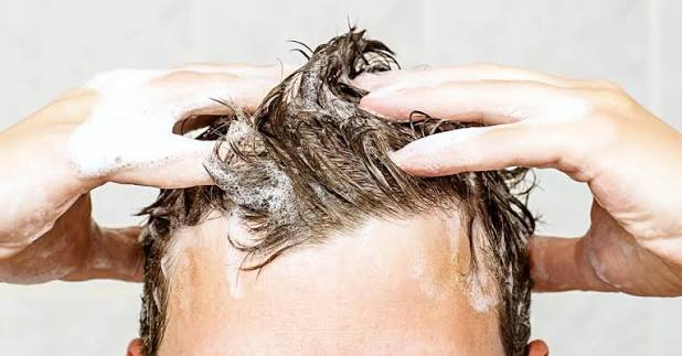 V&igrave; sao kh&ocirc;ng n&ecirc;n gội đầu mỗi ng&agrave;y?- Ảnh 2.
