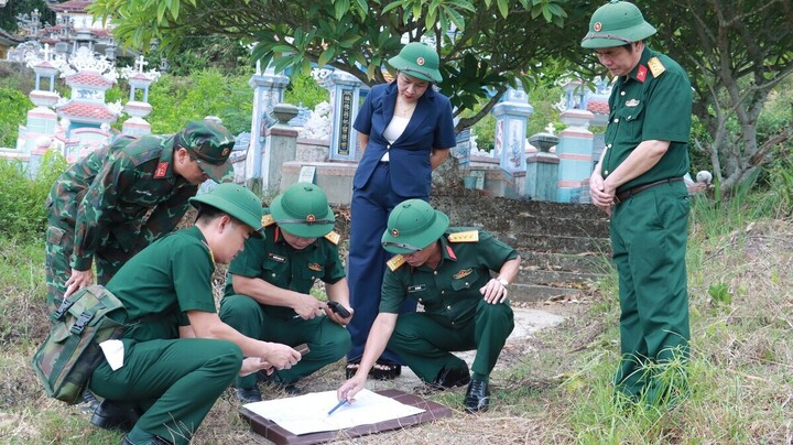 Khảo s&aacute;t nơi nghi ch&ocirc;n cất khoảng 140 liệt sĩ tại khu vực n&uacute;i đ&egrave;o ở Huế- Ảnh 1.