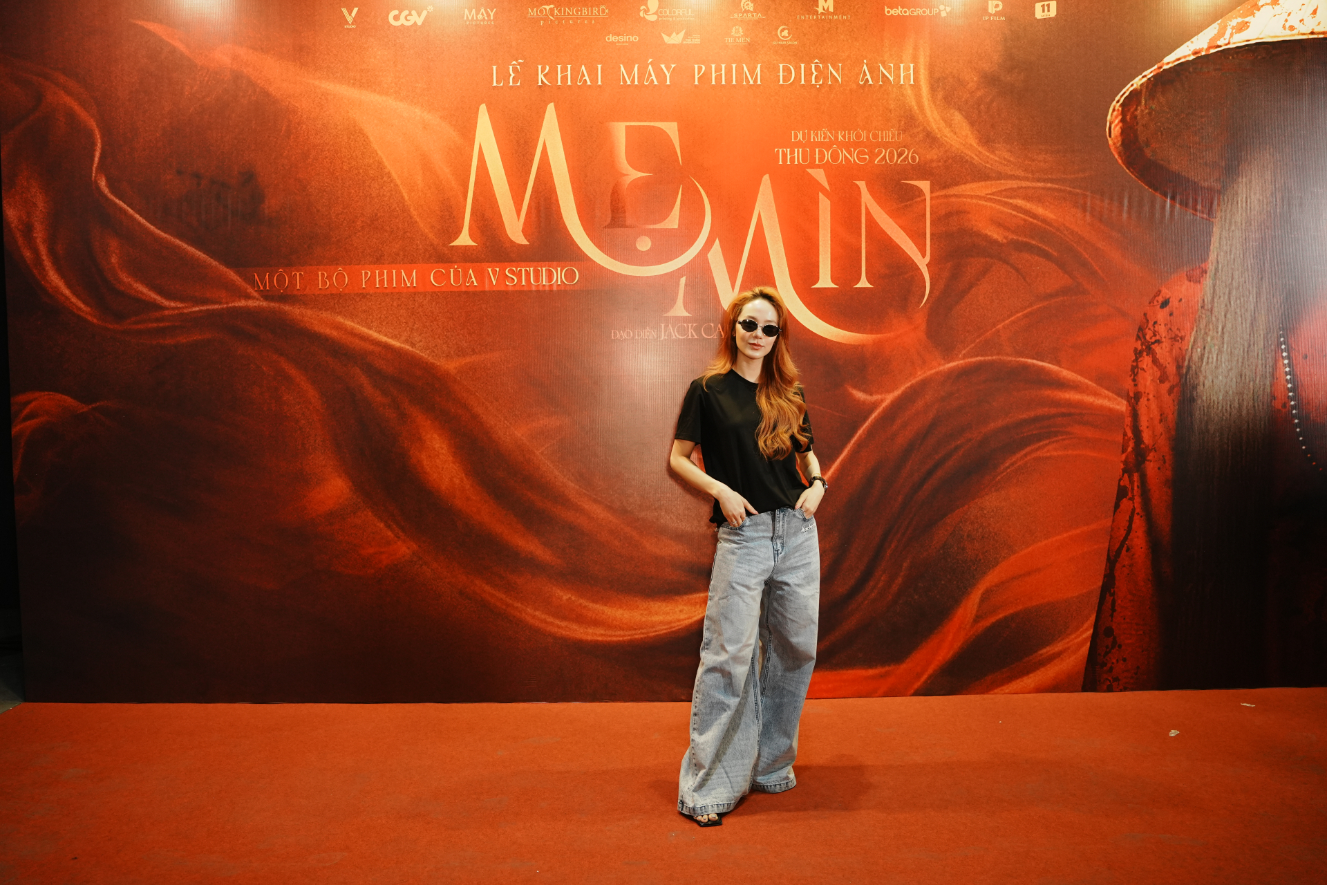 Nụ cười rợn người của Minh Hằng- Ảnh 3.