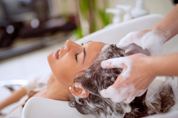 V&igrave; sao kh&ocirc;ng n&ecirc;n gội đầu mỗi ng&agrave;y?- Ảnh 1.
