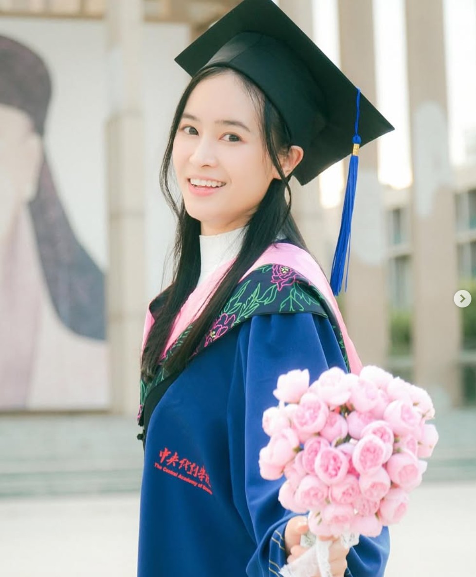 Mỹ nh&acirc;n b&iacute; ẩn nhất Vbiz: Học c&ugrave;ng trường với Chương Tử Di v&agrave; Đường Y&ecirc;n, b&iacute; mật kết h&ocirc;n kh&ocirc;ng ai hay biết- Ảnh 3.