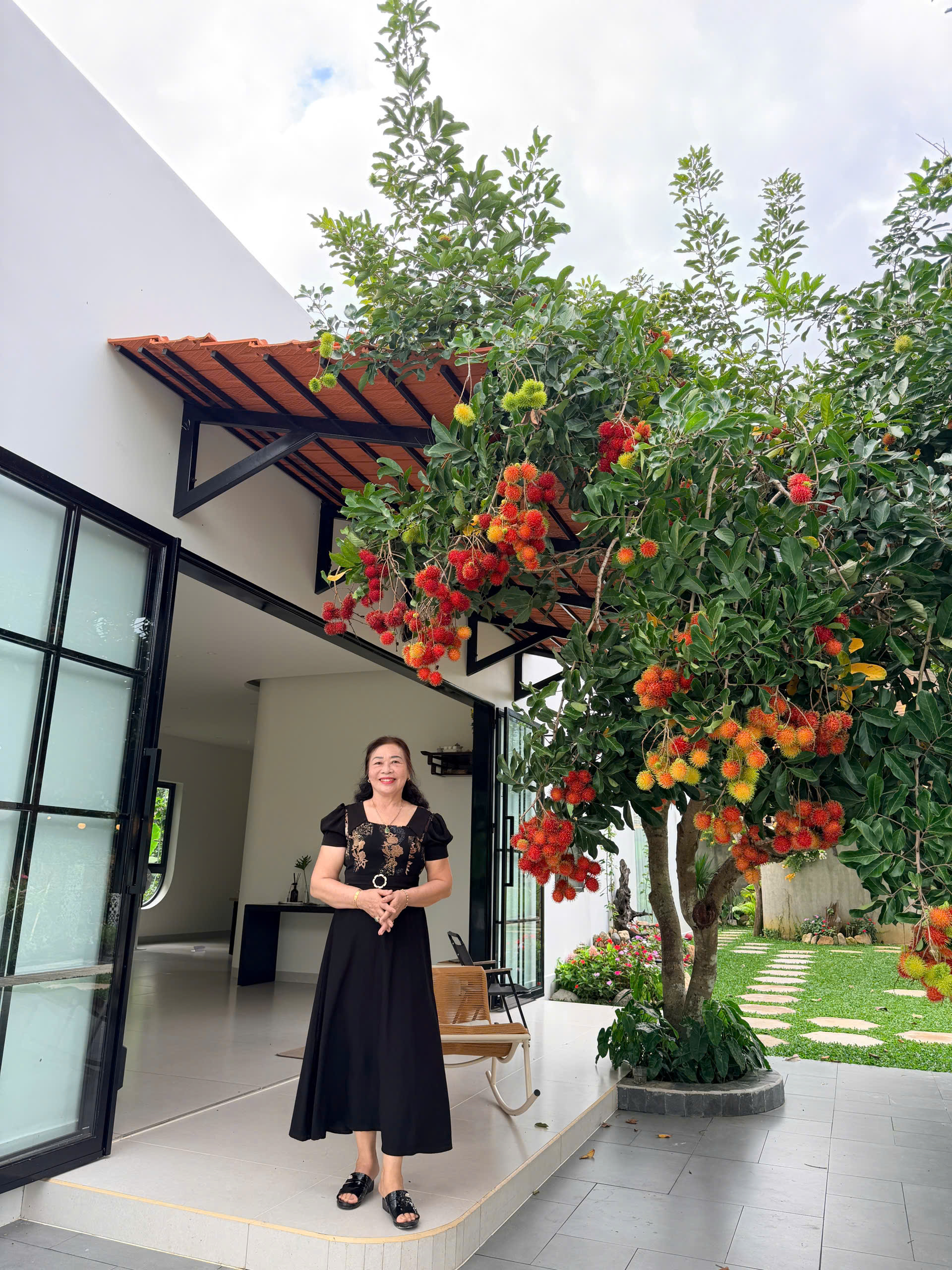 Căn nh&agrave; c&oacute; c&acirc;y ch&ocirc;m ch&ocirc;m cả MXH &ldquo;khao kh&aacute;t&rdquo;: Nằm giữa khu&ocirc;n vi&ecirc;n 6.000m2 ở L&acirc;m Đồng, l&agrave; m&oacute;n qu&agrave; thừa kế - Ảnh 4.