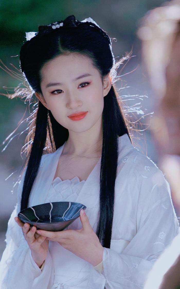 Lưu Diệc Phi thời trẻ từng t&aacute;o bạo thế n&agrave;y, kh&aacute;c xa h&igrave;nh tượng &ldquo;ti&ecirc;n nữ&rdquo; quen thuộc- Ảnh 8.