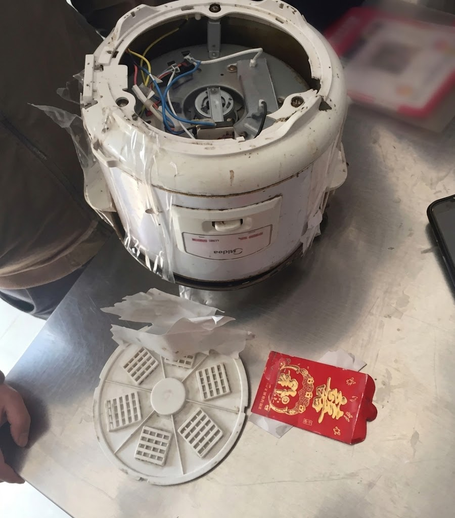 Ph&aacute;t hiện người phụ nữ giấu 32,73 gram v&agrave;ng trong nồi cơm điện, bọc cẩn thận gửi chuyển ph&aacute;t nhanh- Ảnh 1.