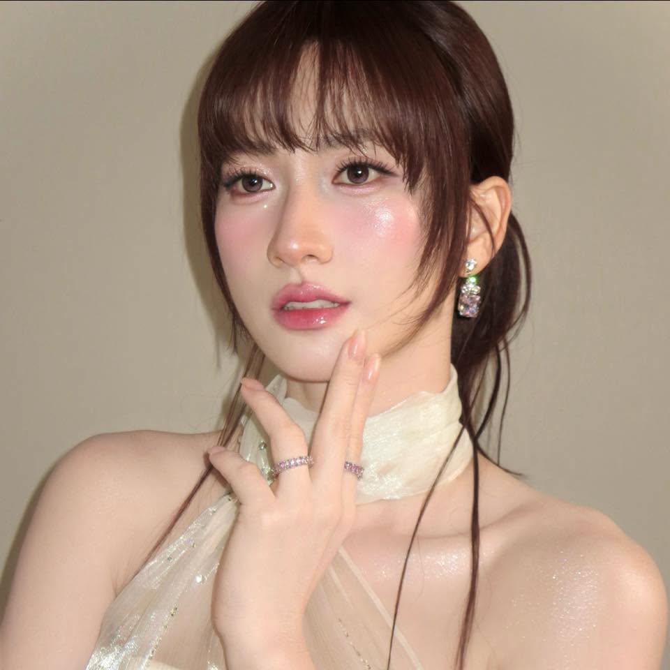 Vbiz c&oacute; 1 đo&aacute; hoa c&agrave;ng bị đời v&ugrave;i dập c&agrave;ng nở rộ, &ocirc;ng trời c&oacute; thể lấy tất cả nhưng nhan sắc th&igrave; kh&ocirc;ng- Ảnh 9.