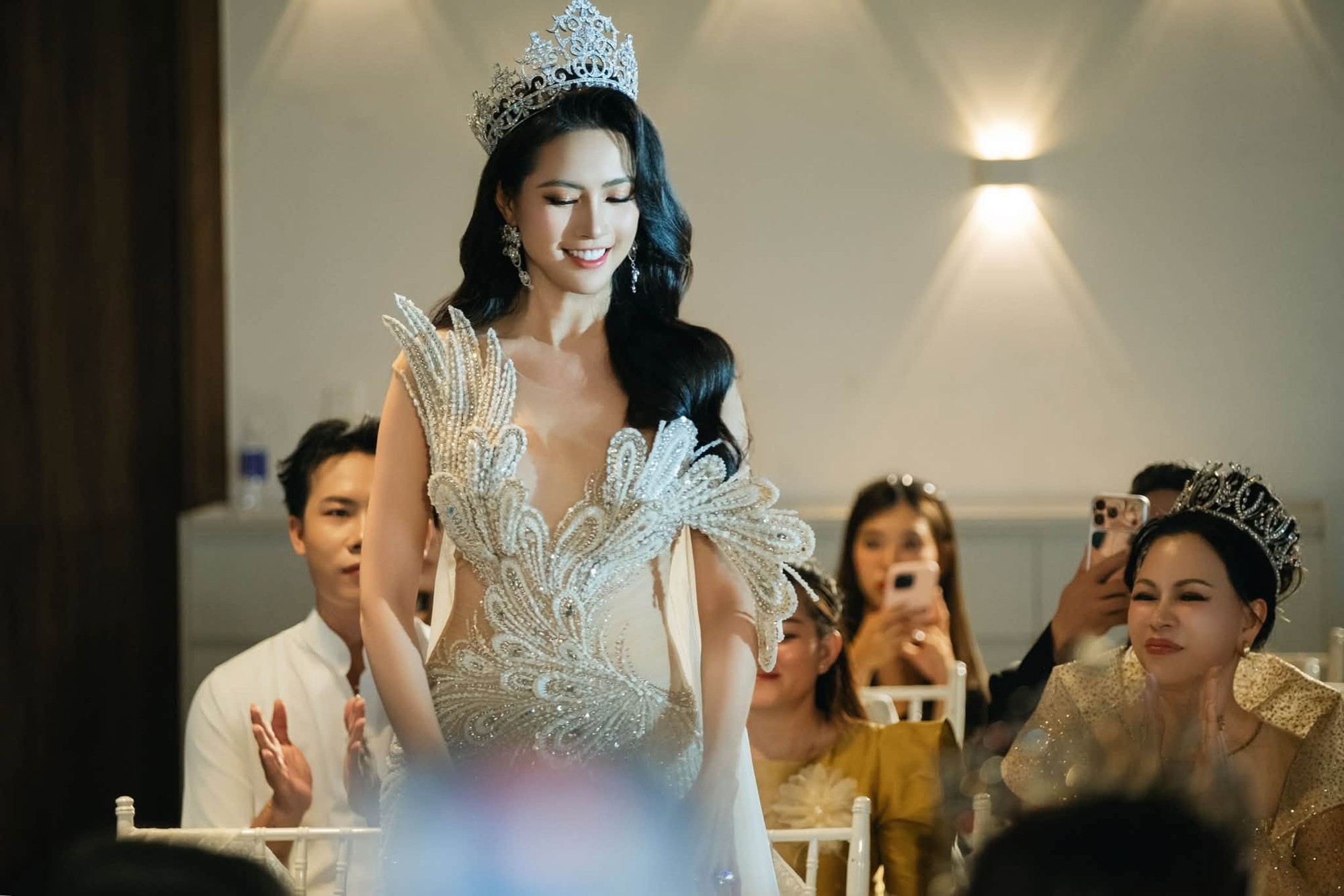 Mỹ nh&acirc;n người miền T&acirc;y từ kh&oacute; khăn th&agrave;nh Hoa hậu: X&acirc;y nh&agrave; 10 tỷ b&aacute;o hiếu, chuyện y&ecirc;u đương b&iacute; ẩn- Ảnh 3.