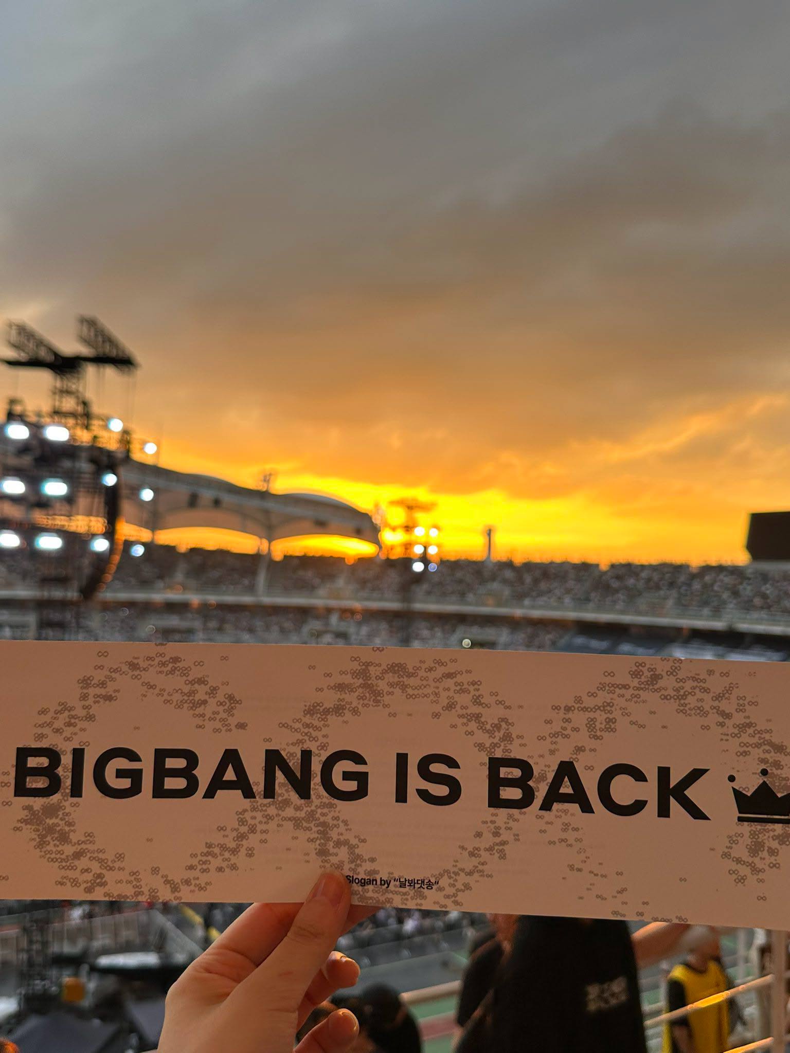 Sau 15 năm, G-Dragon lại "đập vỡ c&acirc;y đ&agrave;n" - Ảnh 1.