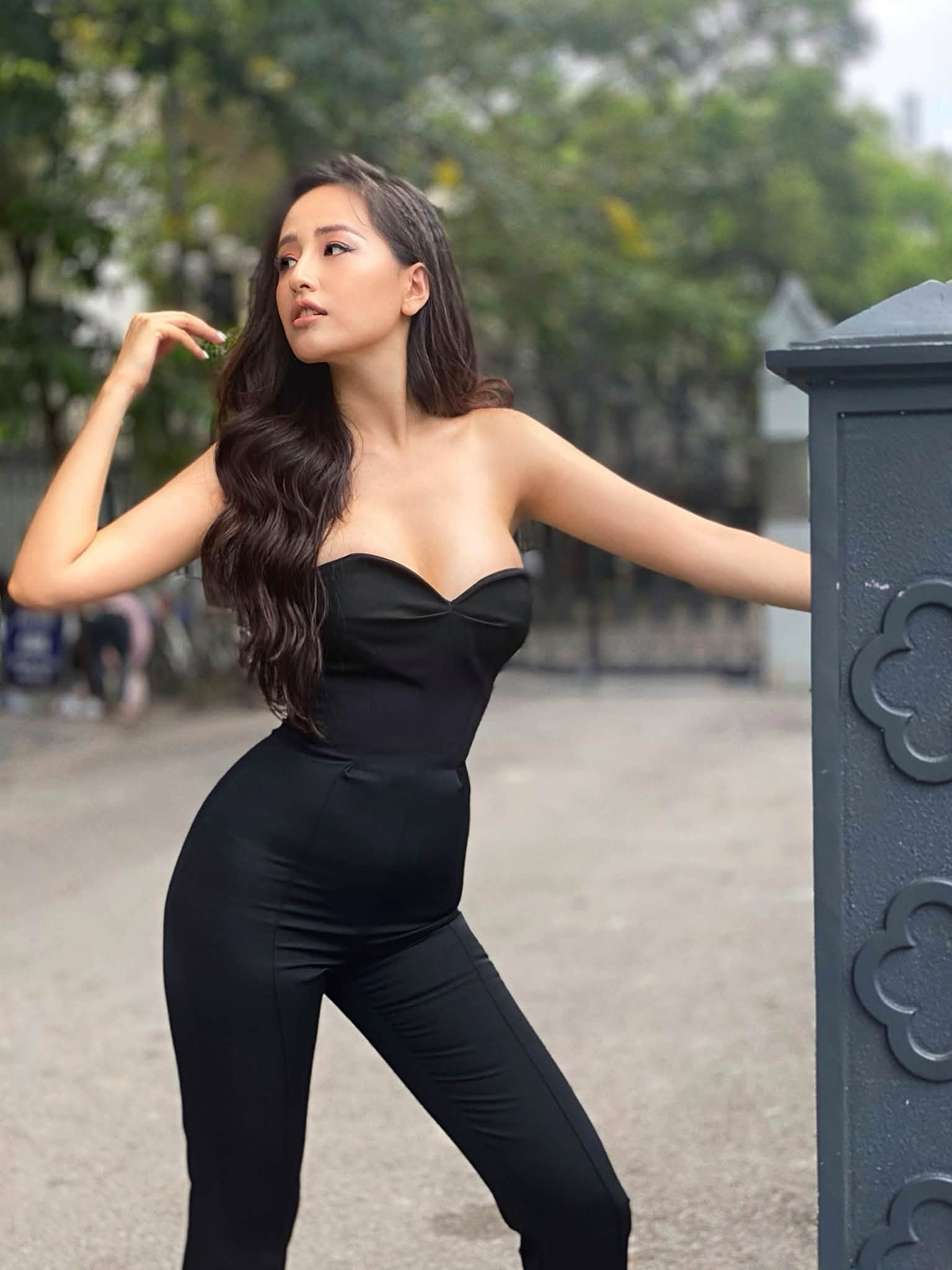 Loạt ảnh gợi cảm của Mai Phương Th&uacute;y g&acirc;y x&ocirc;n xao- Ảnh 2.