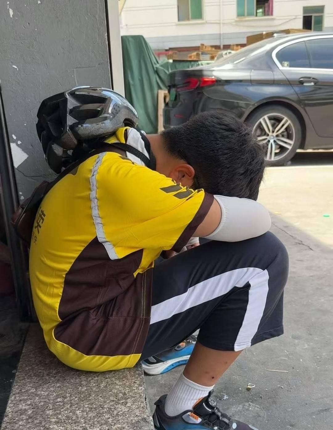 Người đ&agrave;n &ocirc;ng để con trai sinh tồn l&agrave;m shipper v&igrave; n&oacute;i &ldquo;Học kh&ocirc;ng giỏi th&igrave; c&ugrave;ng lắm đi giao đồ ăn&rdquo;: Kết quả bất ngờ sau 20 ng&agrave;y- Ảnh 3.