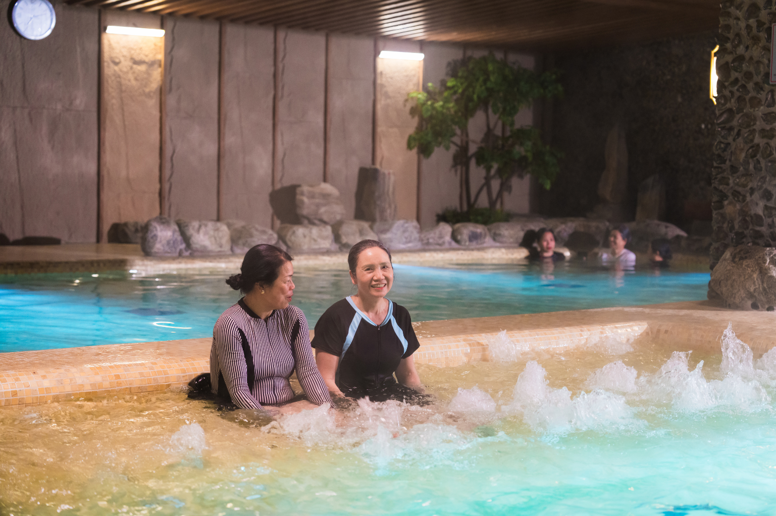 Khi Onsen trở thành thói quen: Hành trình tìm lại sự dẻo dai của nữ điều dưỡng tuổi 65 tại Phương Đông Asahi- Ảnh 1.