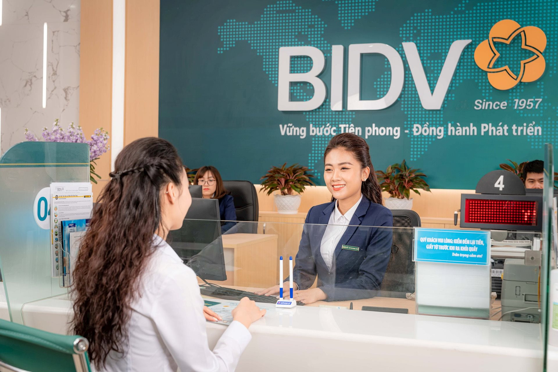 Từ nay, BIDV triển khai thu ph&iacute; từ 9.000 đồng đối với những giao dịch sau: Kh&aacute;ch h&agrave;ng cần ch&uacute; &yacute;!- Ảnh 1.