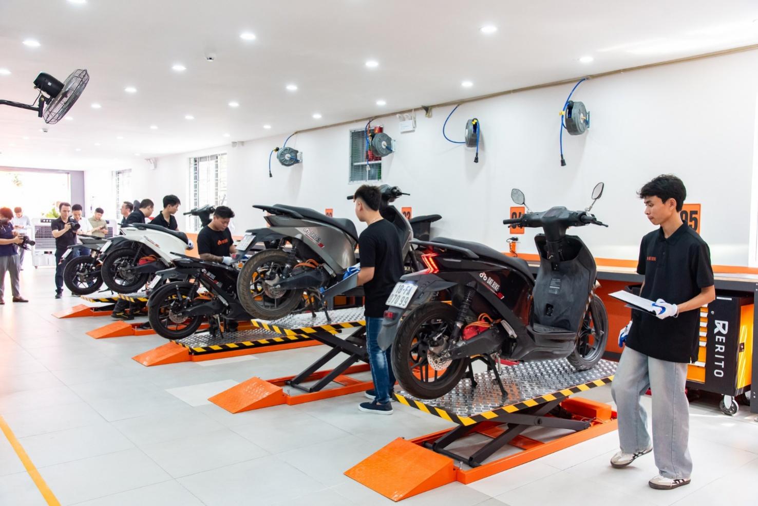 Mega Service Center vừa khai trương của hãng xe điện Việt: Rộng 1.000 m2, xử lý 70 xe cùng lúc - Ảnh 3.