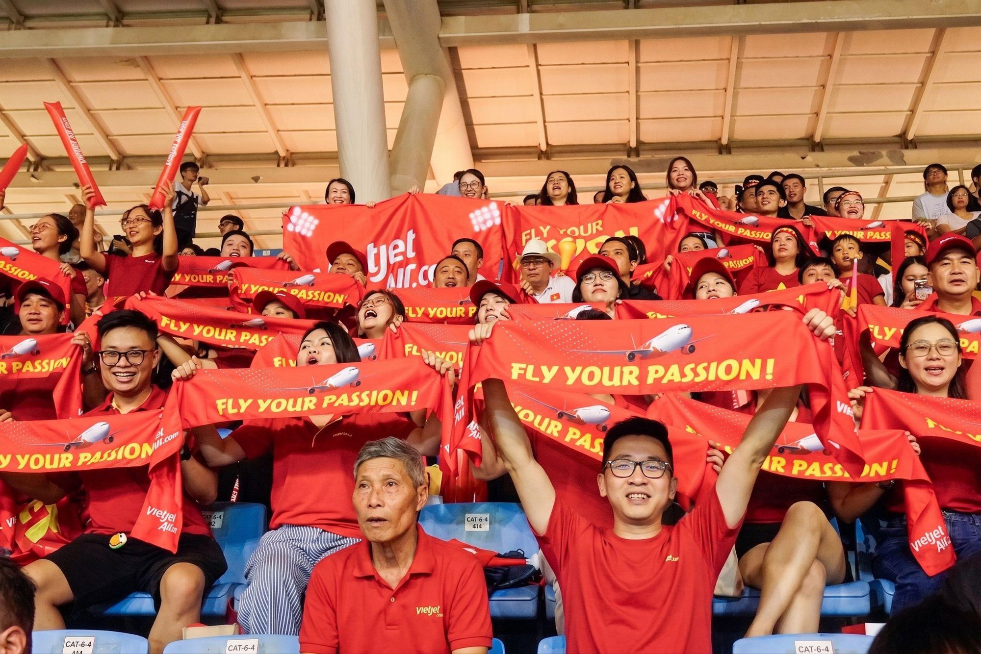 Sẵn sàng lên đường, hòa mình vào trận cầu quyết định ngôi vương ASEAN Cup - Ảnh 4.