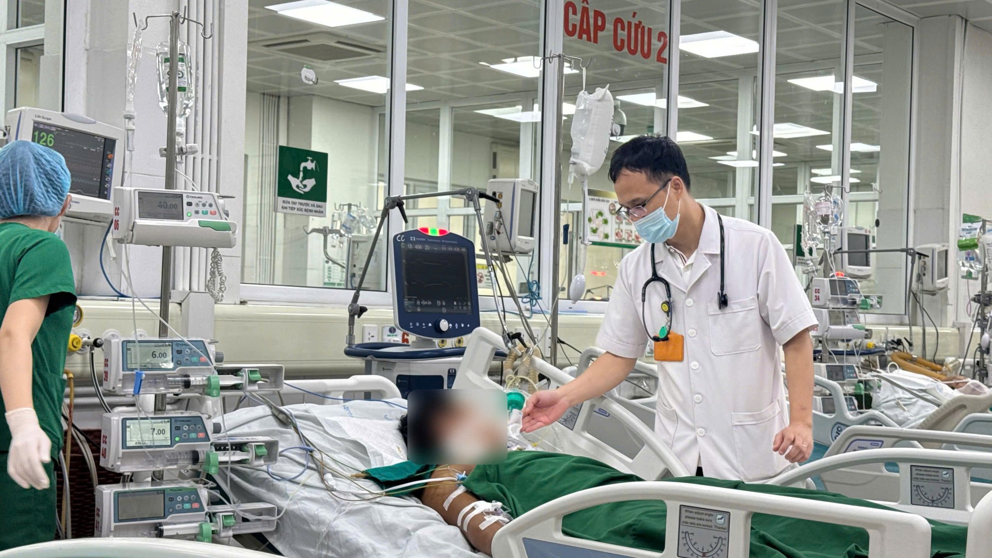 Tự mua thuốc Nam tr&ecirc;n mạng sử dụng, một thanh ni&ecirc;n 28 tuổi đối mặt cửa tử - Ảnh 1.