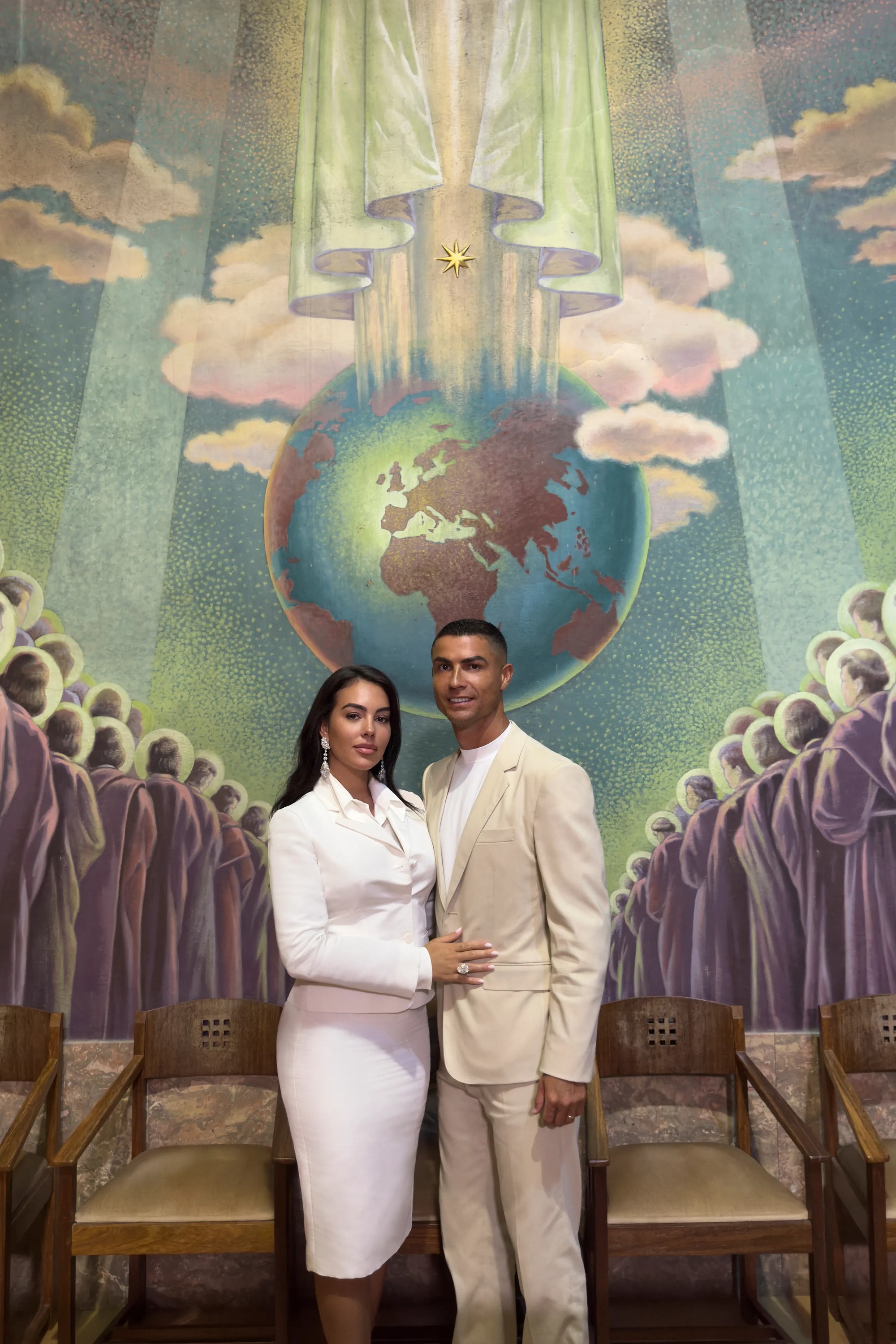 Lý do Ronaldo và Rodriguez tổ chức đám cưới trong phòng khách - Ảnh 1.