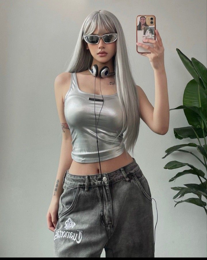 Y2K chưa hết hot, Y3K đ&atilde; tới: Thời trang đang "nhảy c&oacute;c" tới năm 3000- Ảnh 10.