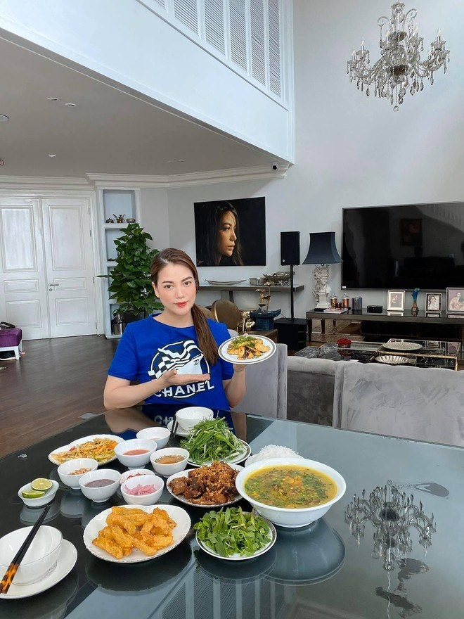 Căn nh&agrave; của Trương Ngọc &Aacute;nh- Ảnh 2.