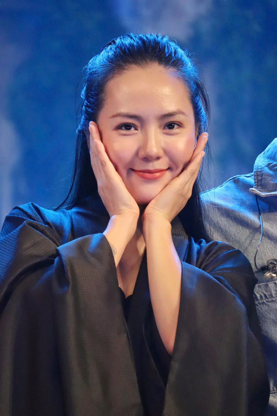 Showbiz Việt c&oacute; nữ ca sĩ tự nhận đẹp nhất vũ trụ: Giữ thanh xu&acirc;n bằng 219 mũi ti&ecirc;m, tuyệt đối kh&ocirc;ng nằm gối kh&aacute;ch sạn- Ảnh 3.