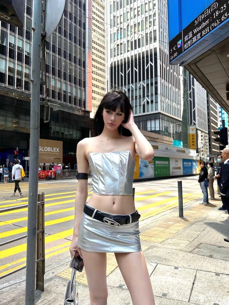 Y2K chưa hết hot, Y3K đ&atilde; tới: Thời trang đang "nhảy c&oacute;c" tới năm 3000- Ảnh 34.