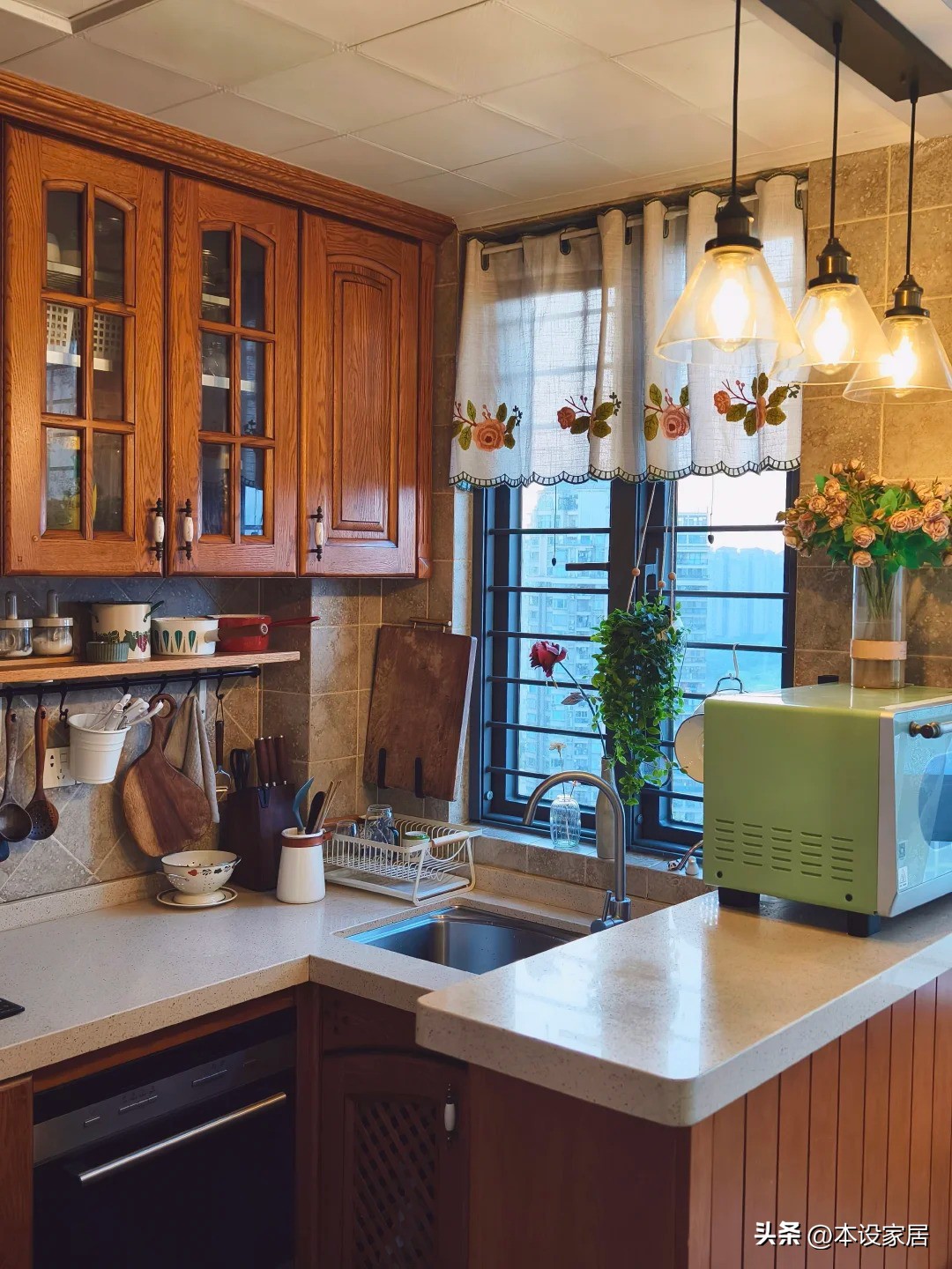 Bà mẹ 2 con sống 8 năm trong căn hộ 98m² vẫn gọn như mới: Cách sắp xếp nhà khiến nhiều người muốn học theo- Ảnh 1.