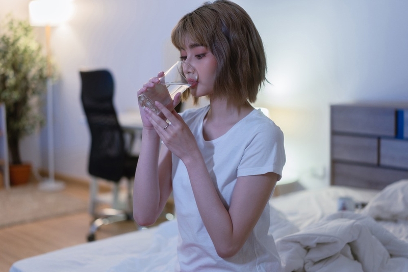 Uống nhiều nước trước khi ngủ, cơ thể sẽ trải qua những thay đổi thế nào? - Ảnh 1.