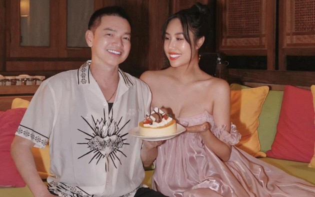 Sao nam Vbiz 25 năm đ&oacute;ng phim kh&ocirc;ng một vai ch&iacute;nh, ly h&ocirc;n minh tinh quốc tế rồi t&aacute;i h&ocirc;n vợ k&eacute;m 37 tuổi thế lại hay - Ảnh 6.