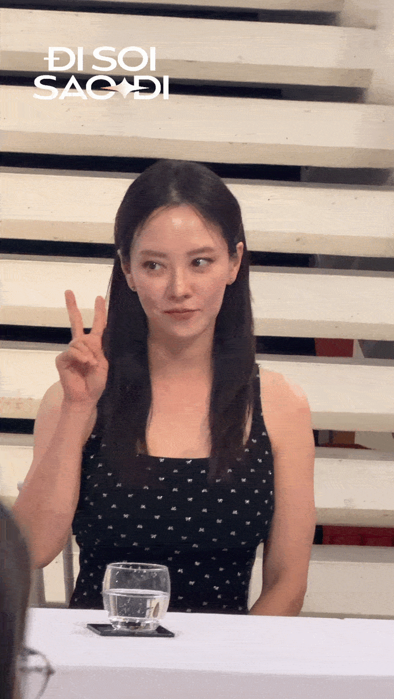 "Mợ ngố" Song Ji Hyo đổ bộ Việt Nam: Ch&agrave;o bằng tiếng Việt cực ngọt, bất chấp kh&ocirc;ng khỏe vẫn "đốn tim" fan- Ảnh 1.