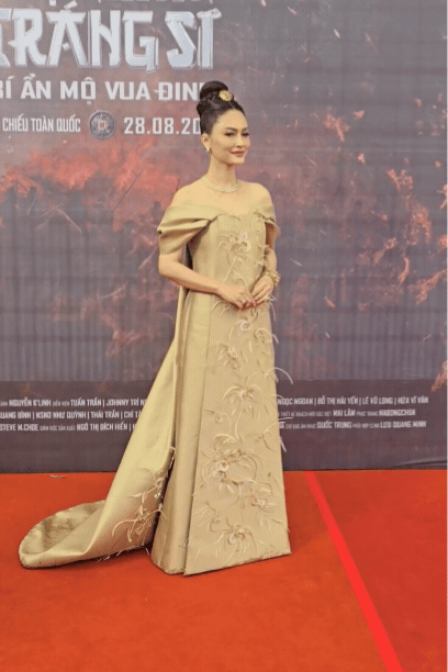 Mỹ nh&acirc;n Vbiz ai nh&igrave;n cũng bảo "kh&ocirc;ng l&agrave; nữ ho&agrave;ng cũng l&agrave; ho&agrave;ng hậu": Sắc đẹp đ&uacute;ng chuẩn ph&uacute; qu&yacute; trời ban- Ảnh 1.