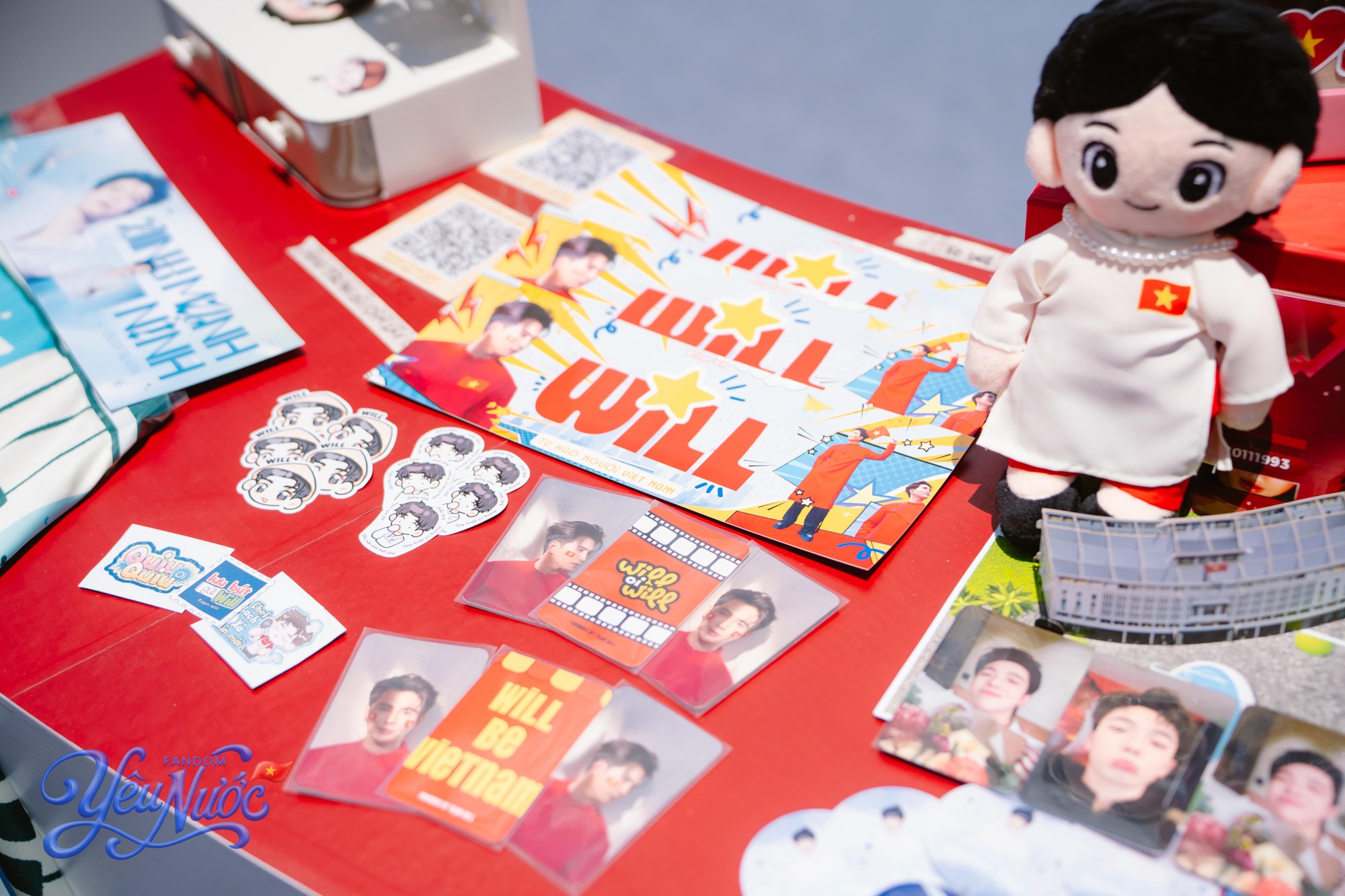 Cập nhật những h&igrave;nh ảnh đầu ti&ecirc;n tại booth Fandom Y&ecirc;u Nước tr&ecirc;n phố đi bộ Nguyễn Huệ, TP.HCM: Toạ độ&nbsp; &ldquo;n&oacute;ng&rdquo; nhất l&uacute;c n&agrave;y- Ảnh 4.