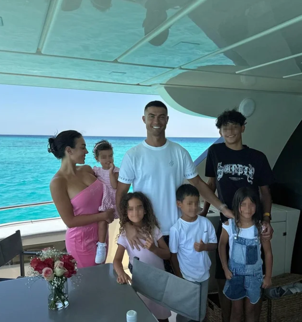 Georgina đưa ra quyết định trọng đại với 3 con riêng của Ronaldo sau đám cưới- Ảnh 2.