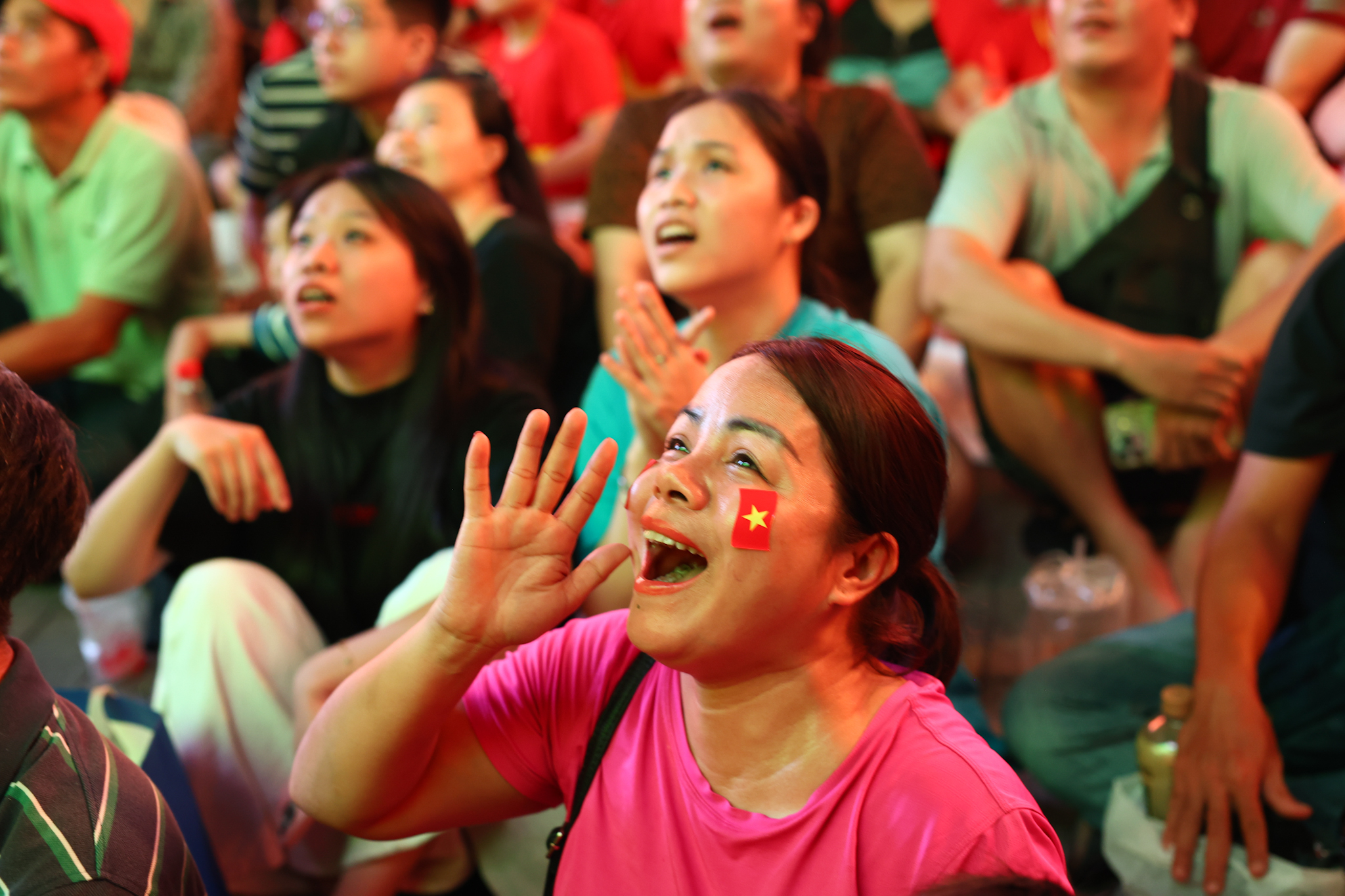 Gallery - Quá đã: Hải, Long khiến cổ động viên Việt Nam hài lòng! - image 22