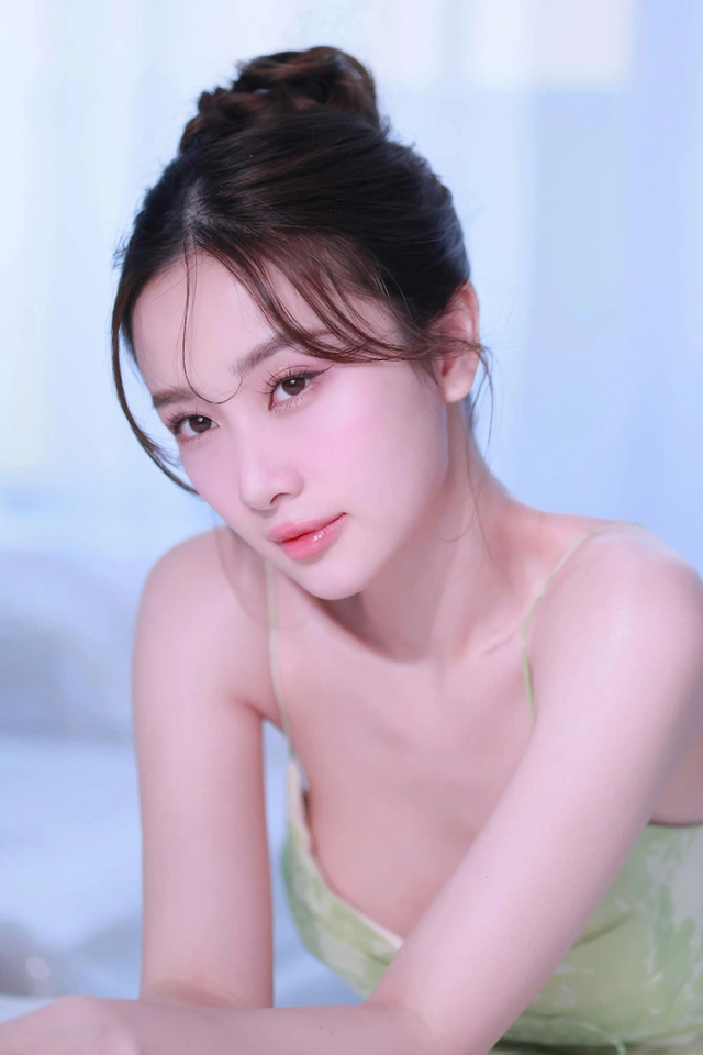 Jun Vũ được đề cử Top 100 Gương mặt đẹp nhất thế giới 2026, b&iacute; quyết c&oacute; v&ograve;ng eo 2 gang tay của c&ocirc; lại được quan t&acirc;m- Ảnh 9.