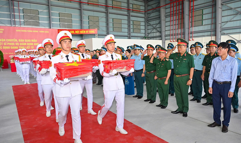 H&ocirc;m qua - 21/8, s&acirc;n bay T&acirc;n Sơn Nhất ghi nhận 1 m&aacute;y bay đặc biệt, mang theo sứ mệnh thi&ecirc;ng li&ecirc;ng cất c&aacute;nh - Ảnh 1.