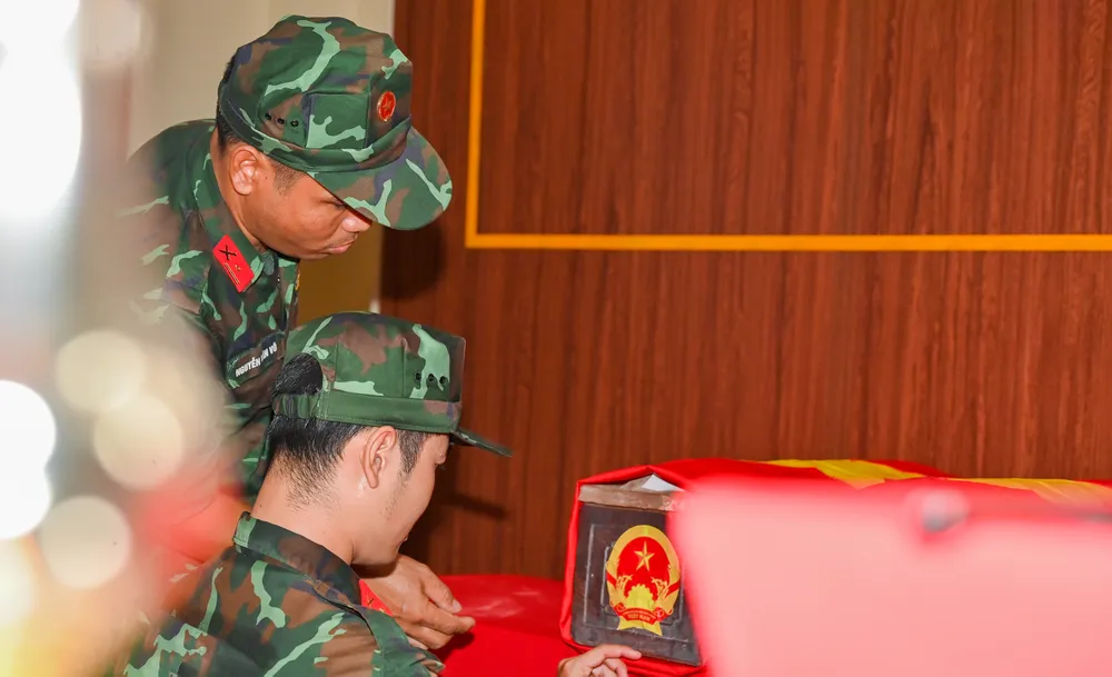 H&ocirc;m qua - 21/8, s&acirc;n bay T&acirc;n Sơn Nhất ghi nhận 1 m&aacute;y bay đặc biệt, mang theo sứ mệnh thi&ecirc;ng li&ecirc;ng cất c&aacute;nh - Ảnh 7.