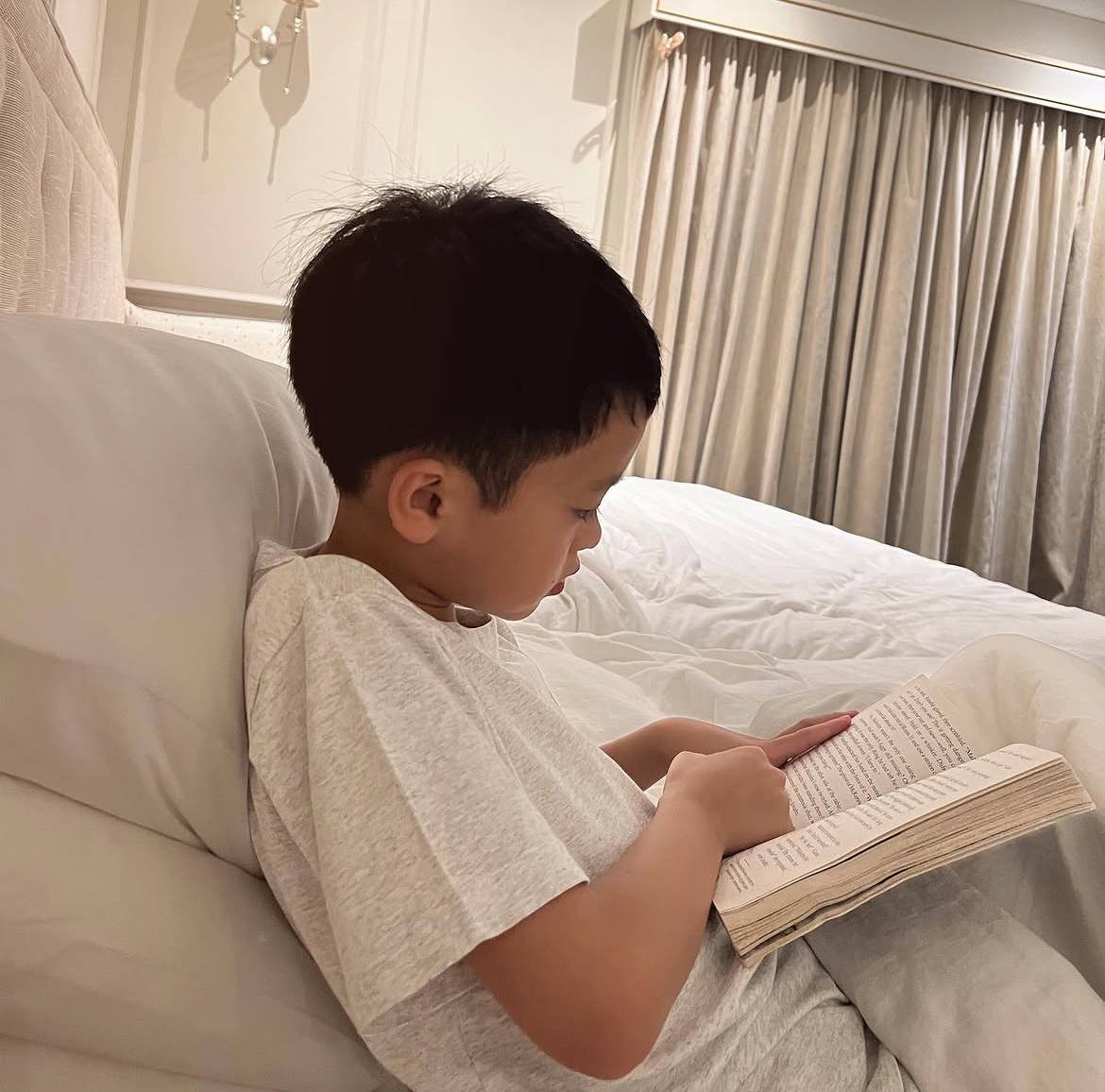 Cuộc sống của ch&aacute;u nội tỷ ph&uacute; Johnathan Hạnh Nguyễn chưa từng lộ to&agrave;n bộ dung mạo- Ảnh 4.